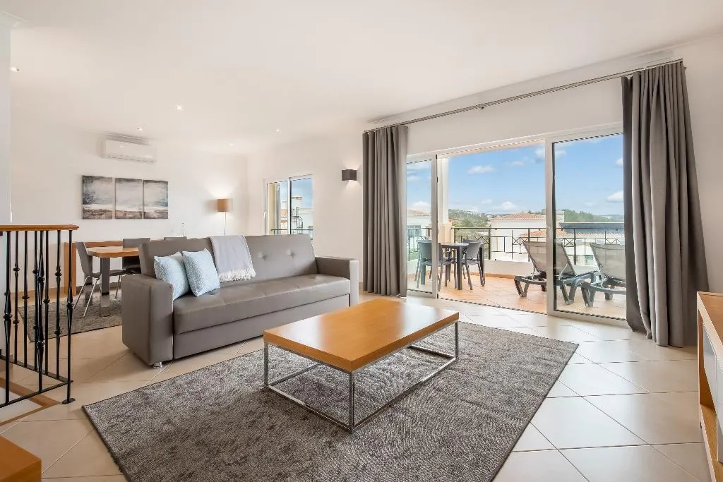 TOWNHOME POOL VIEW Room, NAU Salema Beach Village, Algarve