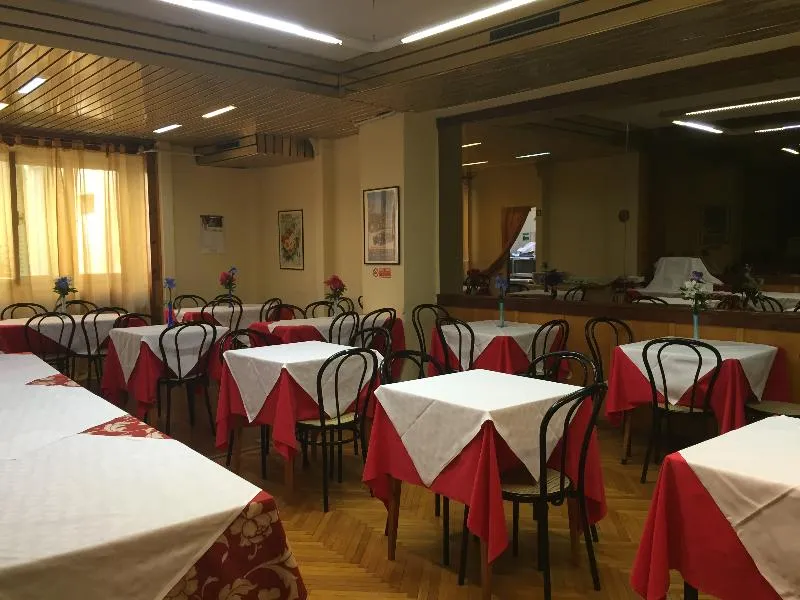 Restaurant, Ascot, Florence