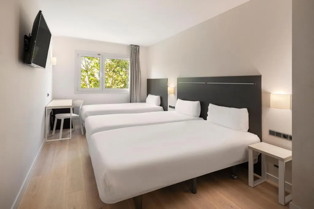 TRIPLE STANDARD Room, B&B HOTEL Barcelona Rubí, Barcelona