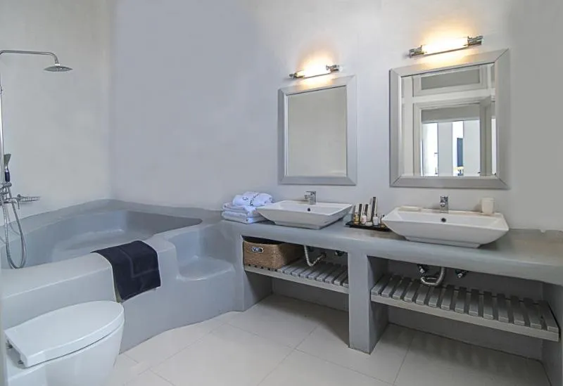 SUITE WITH PRIVATE POOL Room, Grand Ambassador Santorini, Santorini