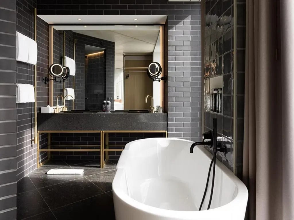 Double or Twin RUN OF HOUSE Room, Ruby Emma Hotel Amsterdam by IHG, Amsterdam