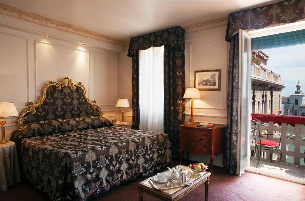 JUNIOR SUITE CITY VIEW Room, Bauer Palazzo, Venice