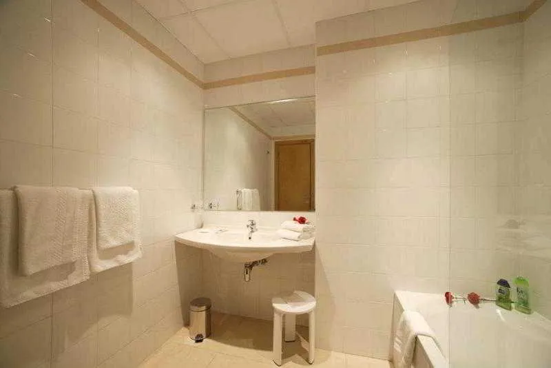 Room, Club Salina Warhf, Malta
