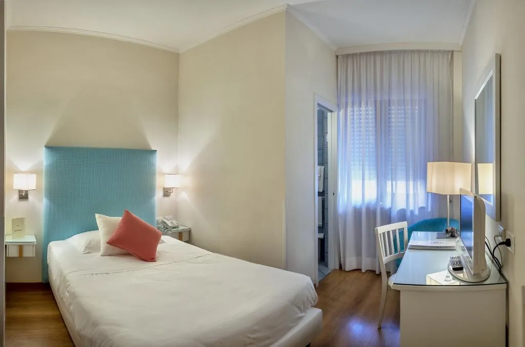 SINGLE STANDARD Room, Hotel Regina Sorrento, Naples