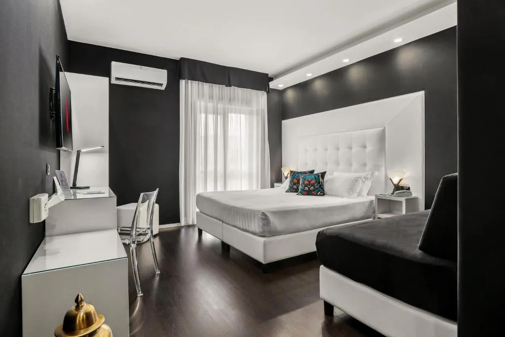 DOUBLE KING SIZE BED Room, Reggia Suite Spa Hotel, Naples