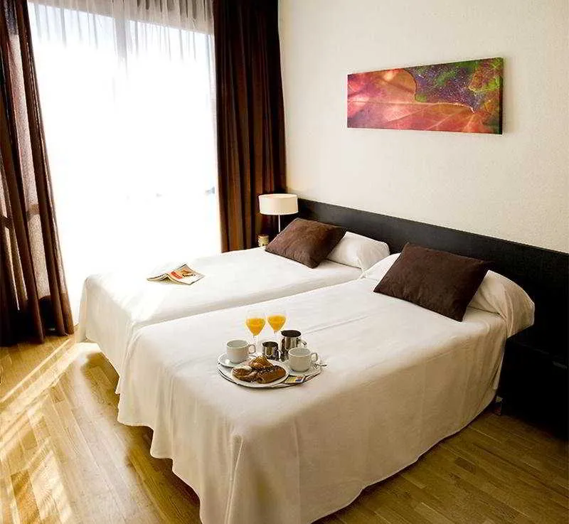 DOUBLE WITH DOUBLE BED Room, Compostela Suites, Madrid