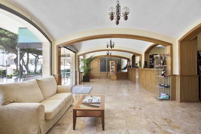 Lobby, Columbus, Costa Brava