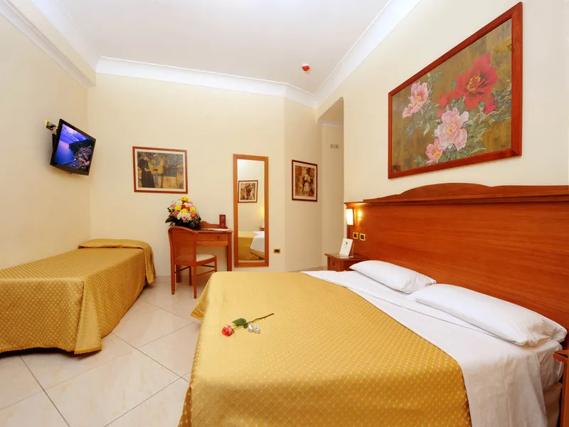 Room, Buono, Naples