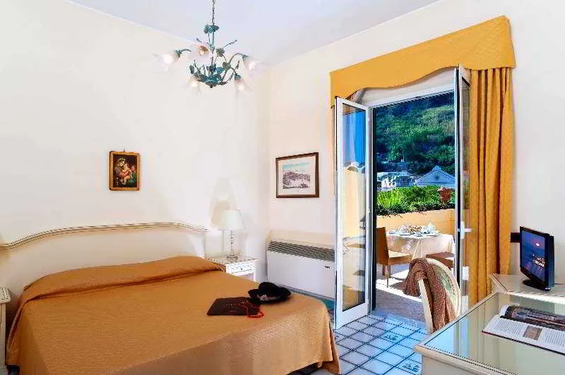 Room, La Reginella Resort & Thermal Spa, Naples