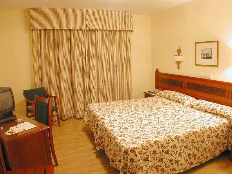 Room, Reyes Católicos, Seville