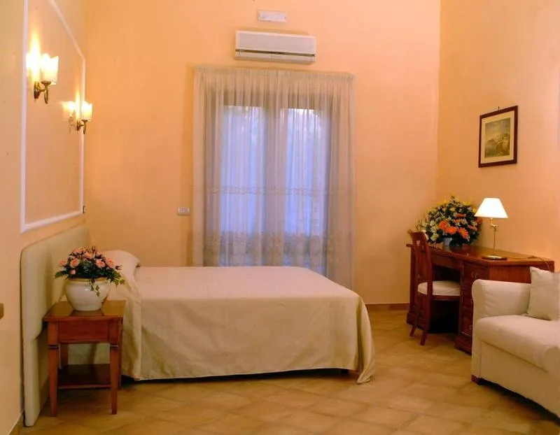 Room, Il Roseto Resort, Naples