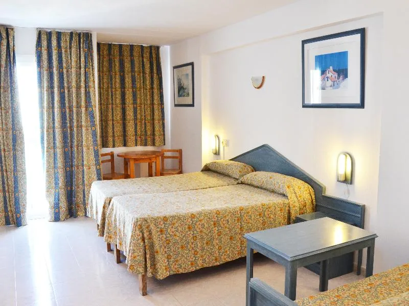 Room, Apartamentos Central City, Ibiza