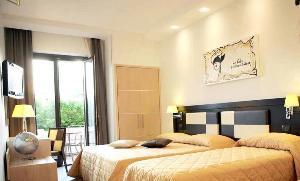 TRIPLE STANDARD Room, Visagi, Naples