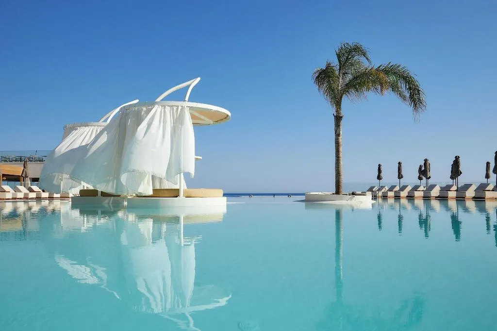 Sports and Entertainment, Enorme Santanna Island, Crete