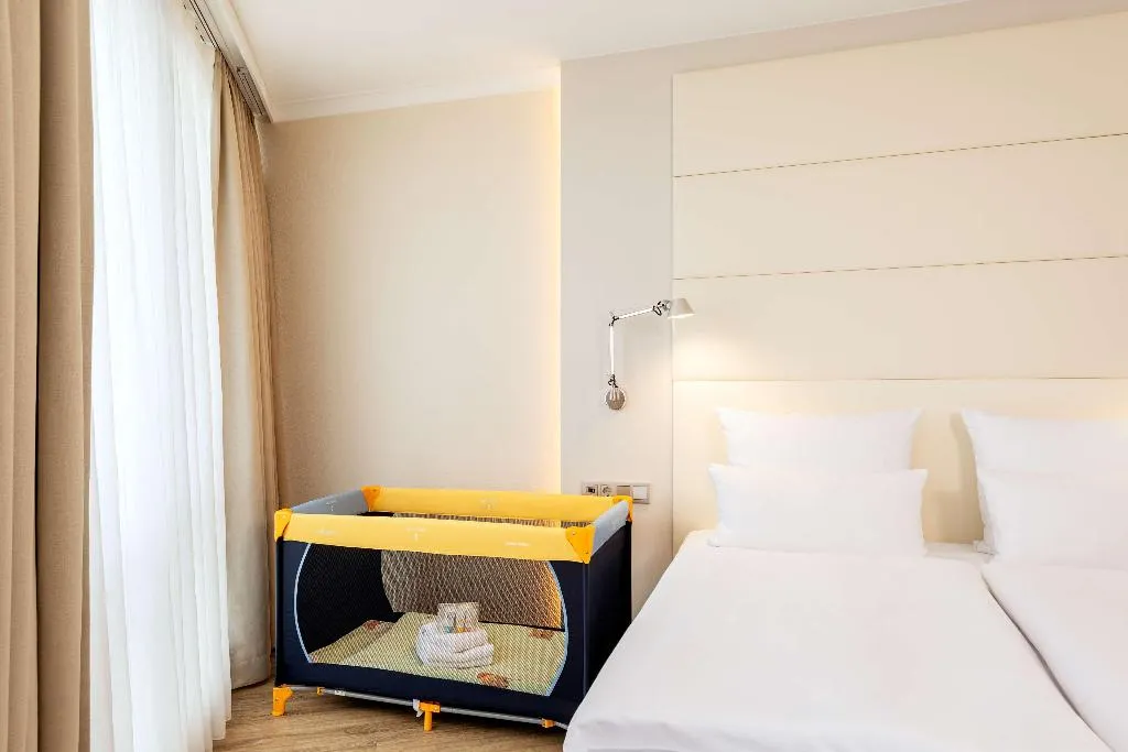 Room, NH Berlin Alexanderplatz, Berlin