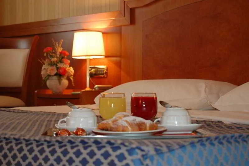 Room, Joyfull, Naples