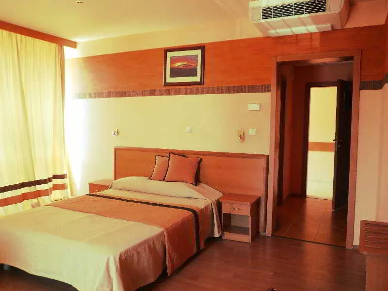 Room, Impala, Varna