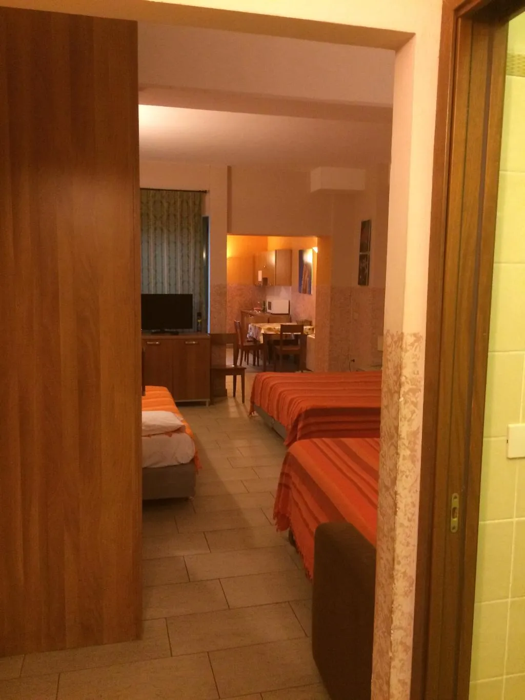 STUDIO CAPACITY 5 Room, Gemini City Centre Studios, Florence