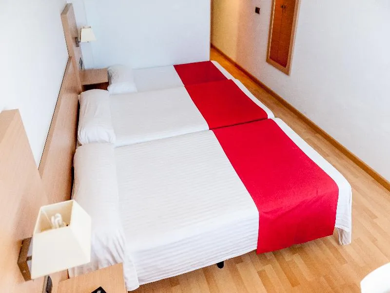 TRIPLE STANDARD Room, Bag, Valencia