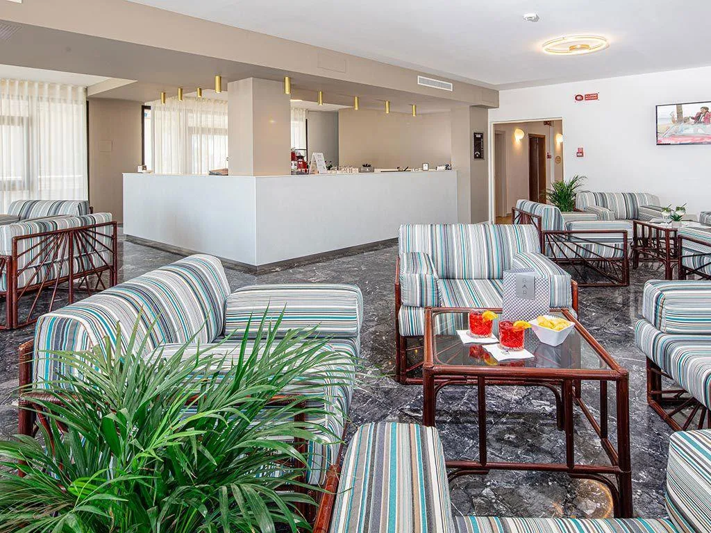 Lobby, Condor, Venice