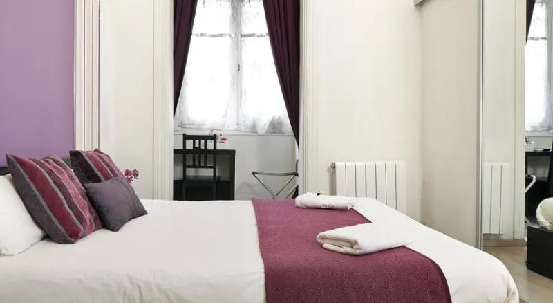 DOUBLE SUPERIOR Room, Hostal BruStar Gotic, Barcelona