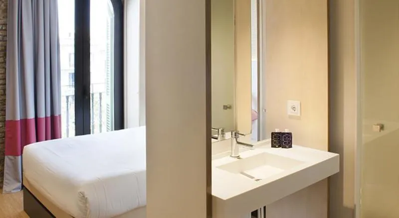 DOUBLE STANDARD Room, Toc Hostel Barcelona, Barcelona