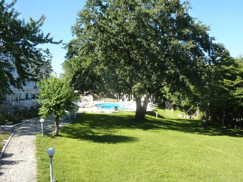 Pool, Zarya, Varna