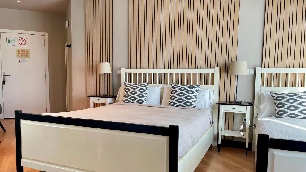 TRIPLE SUPERIOR WITH VIEWS Room, B&B Mare de Deu Jardines del Turia, Valencia