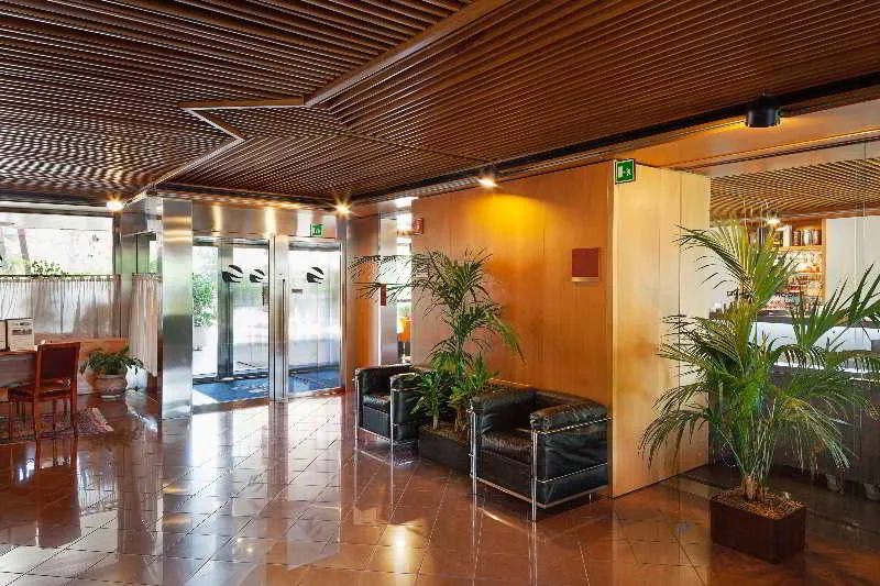 Lobby, Excel Milano 3, Milan