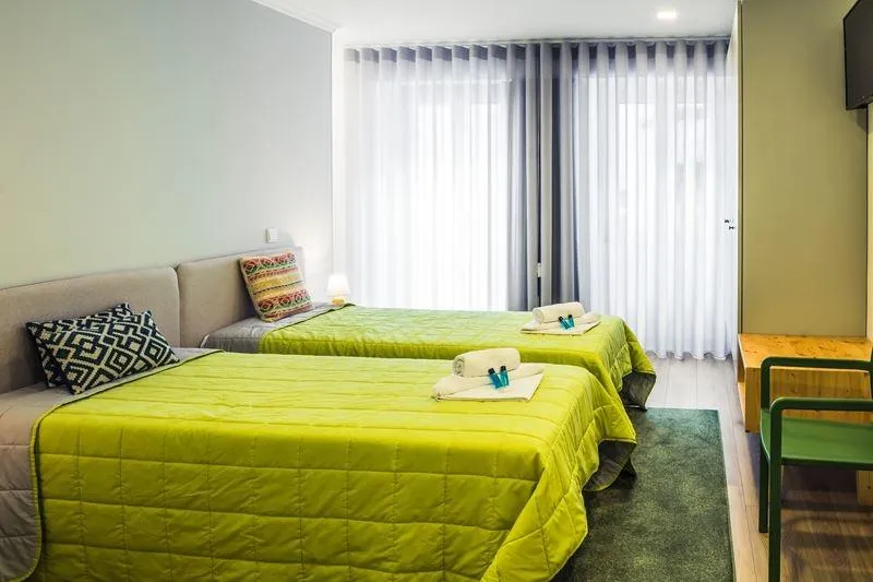 TRIPLE ONE BED Room, In Barcelos Hostel & Guest House, Porto