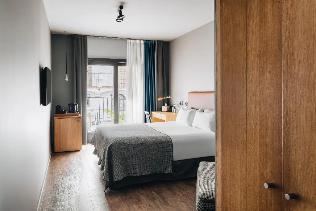 TRIPLE STANDARD Room, Uma House by Yurbban Trafalgar, Barcelona