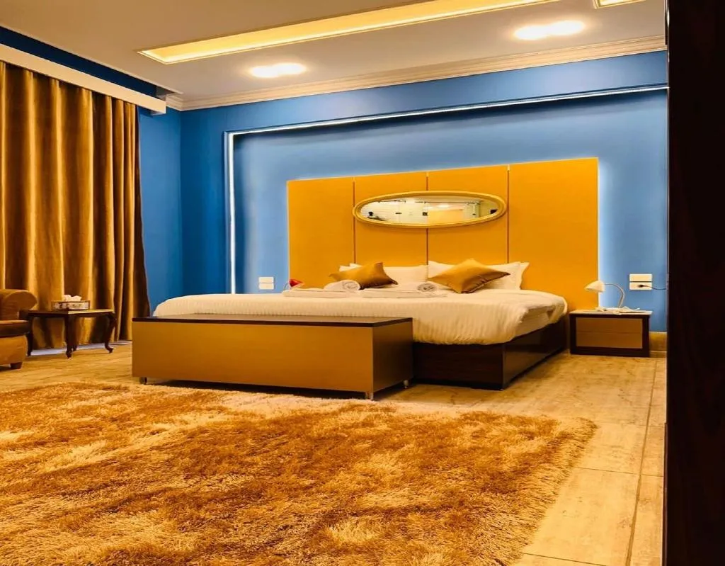 Room, Ga Plus, Cairo