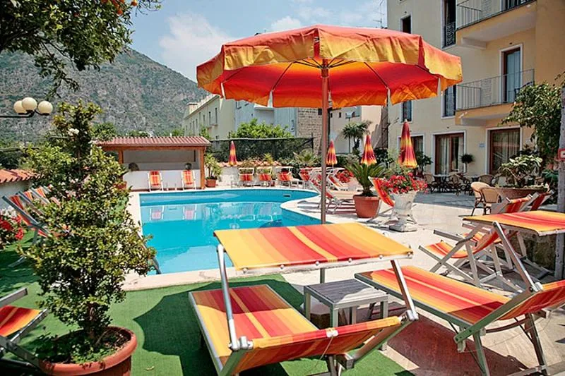 Pool, Albatros, Naples