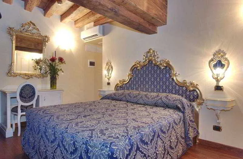 Room, Vecellio, Venice