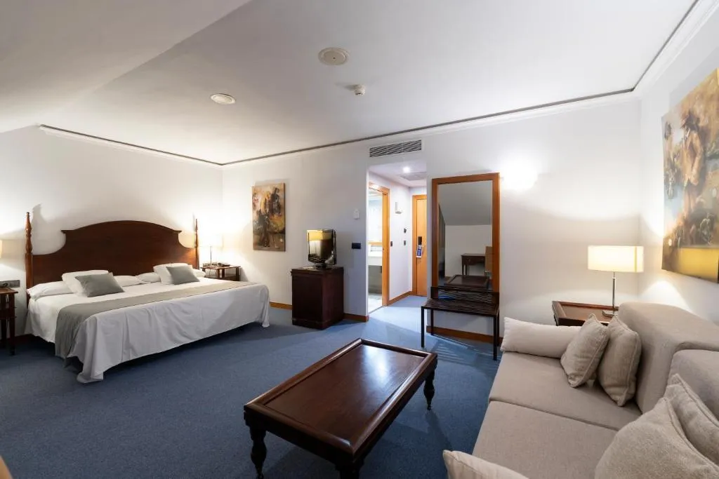 JUNIOR SUITE STANDARD Room, Silken Antequera Hills, Andalucia