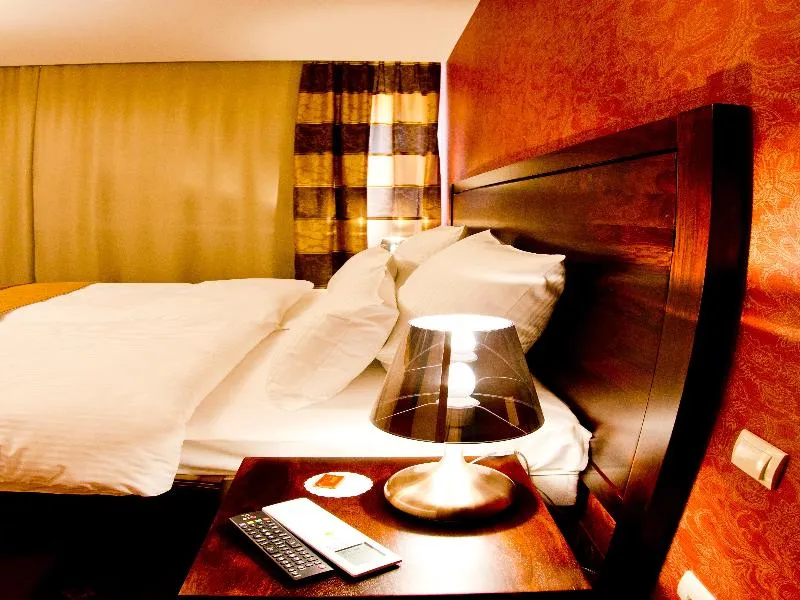 Room, Columbus, Krakow