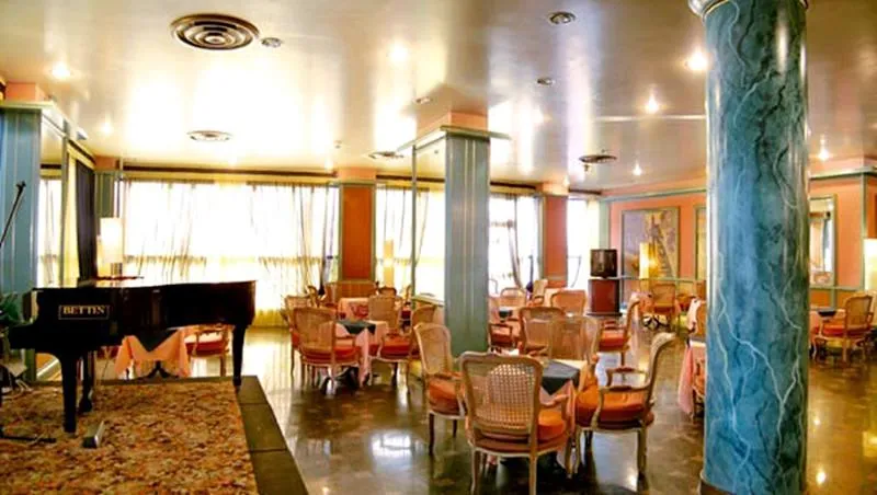 Bar, Russott, Venice