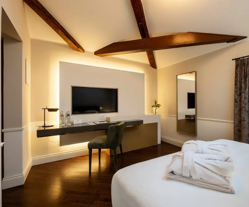 DOUBLE CLASSIC Room, Villa Soligo - Small Luxury Hotels of the World, Venice