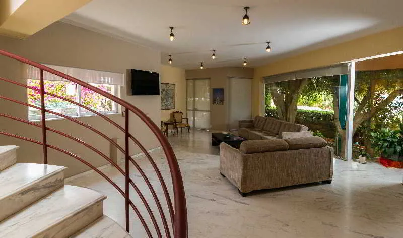 Lobby, Elotia, Crete