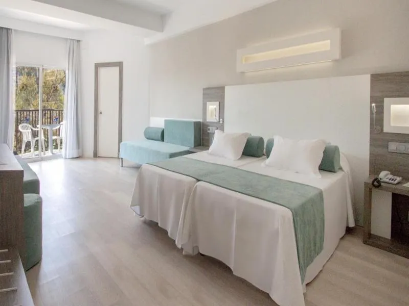 Room, FERGUS Bermudas, Majorca