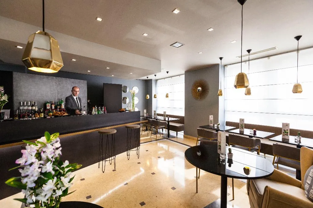 Bar, Holiday Inn Milan Garibaldi Station, Milan