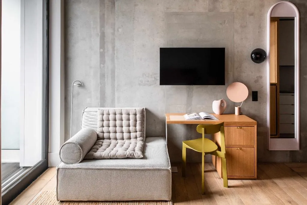 STUDIO RIVER VIEW Room, Locke at East Side Gallery, Friedrichshain, Berlin