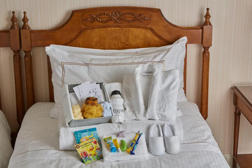 DOUBLE CLASSIC Room, Regent Berlin, Berlin