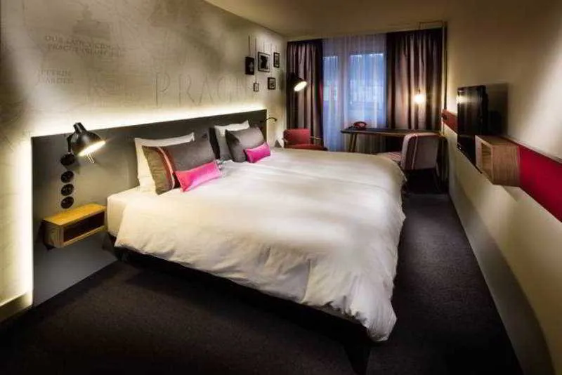 Room, Pulse 8, Prague