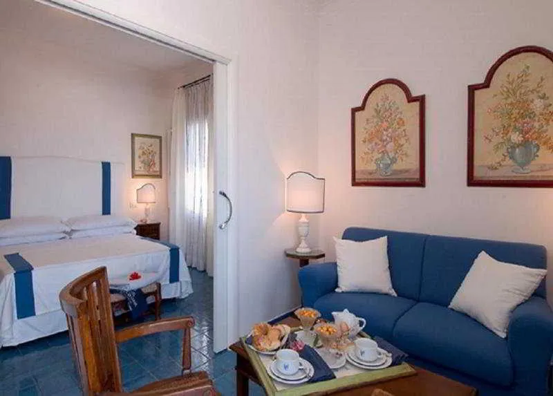 Room, Grand Hotel Chiaia di Luna, Rome