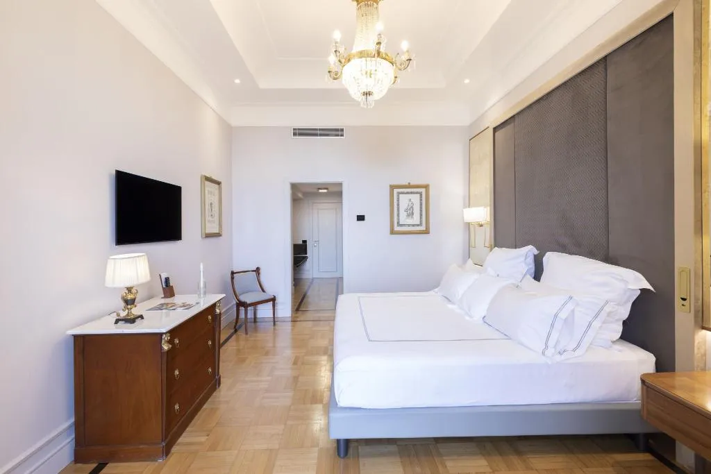 Double or Twin DELUXE SEA VIEW WITH BALCONY Room, Grand Hotel Parker's, Naples