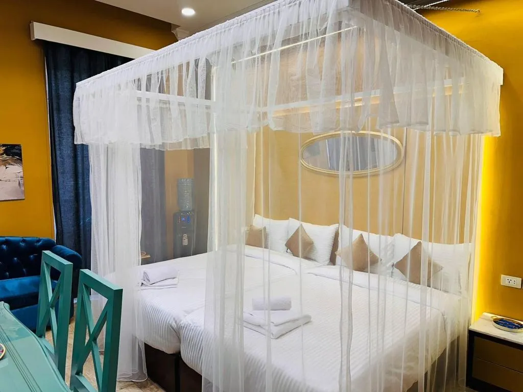 Room, Ga Plus, Cairo