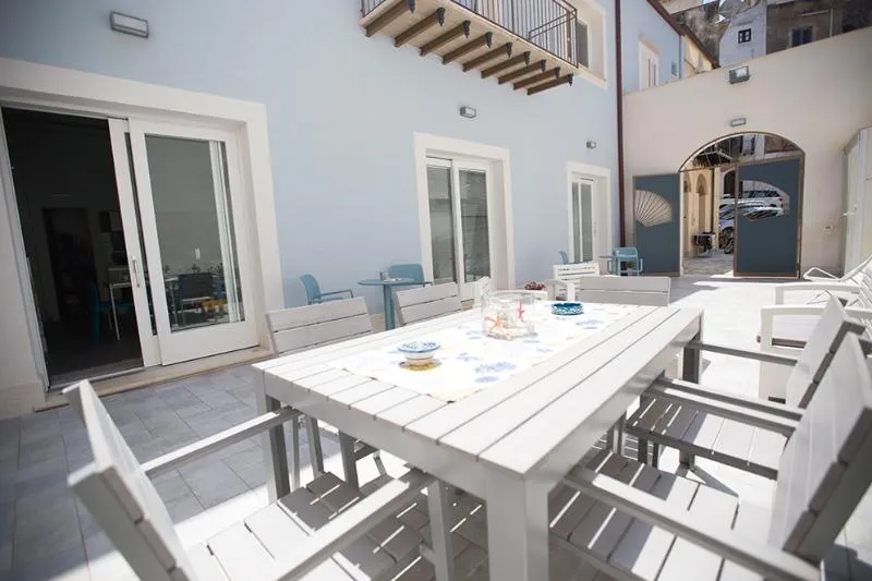 General view, B&B Kolors, Palermo