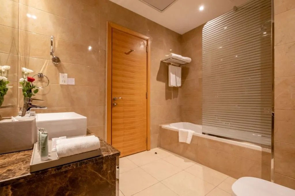 JUNIOR SUITE ONE BED Room, Peony Hotel Dubai, Dubai