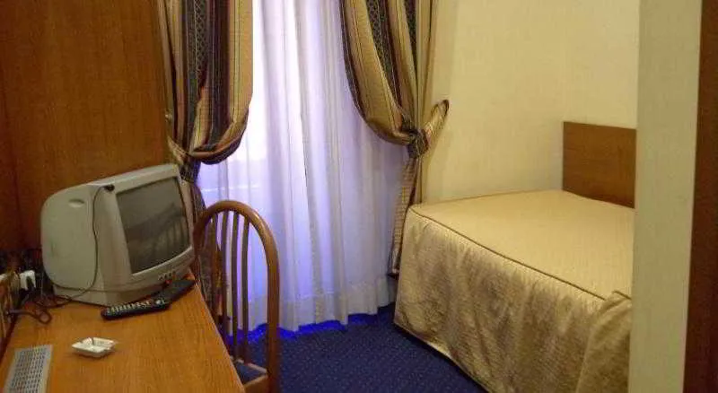Room, Stella, Rome